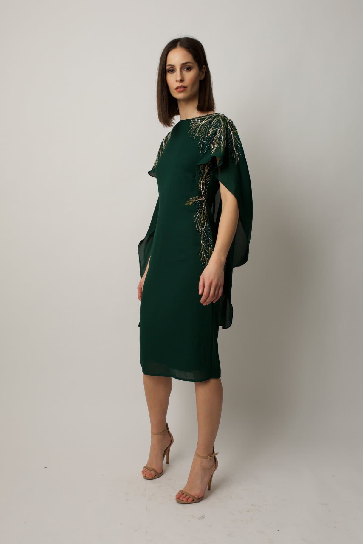  cocktail dress features sublet embroidery on the shoulders and on the sides of the waist